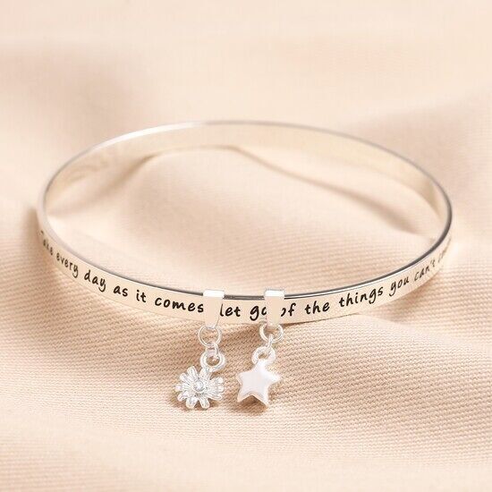 Pulsera con la palabra significativa "Eres amado" en plata