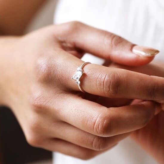 Anello in argento sterling con cristalli trasparenti - L/XL