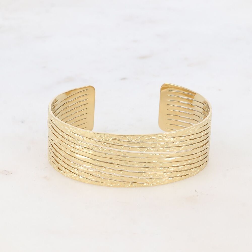 Manschette – eingraviertes Pflanzenmotiv und gestreiftes Lochmuster