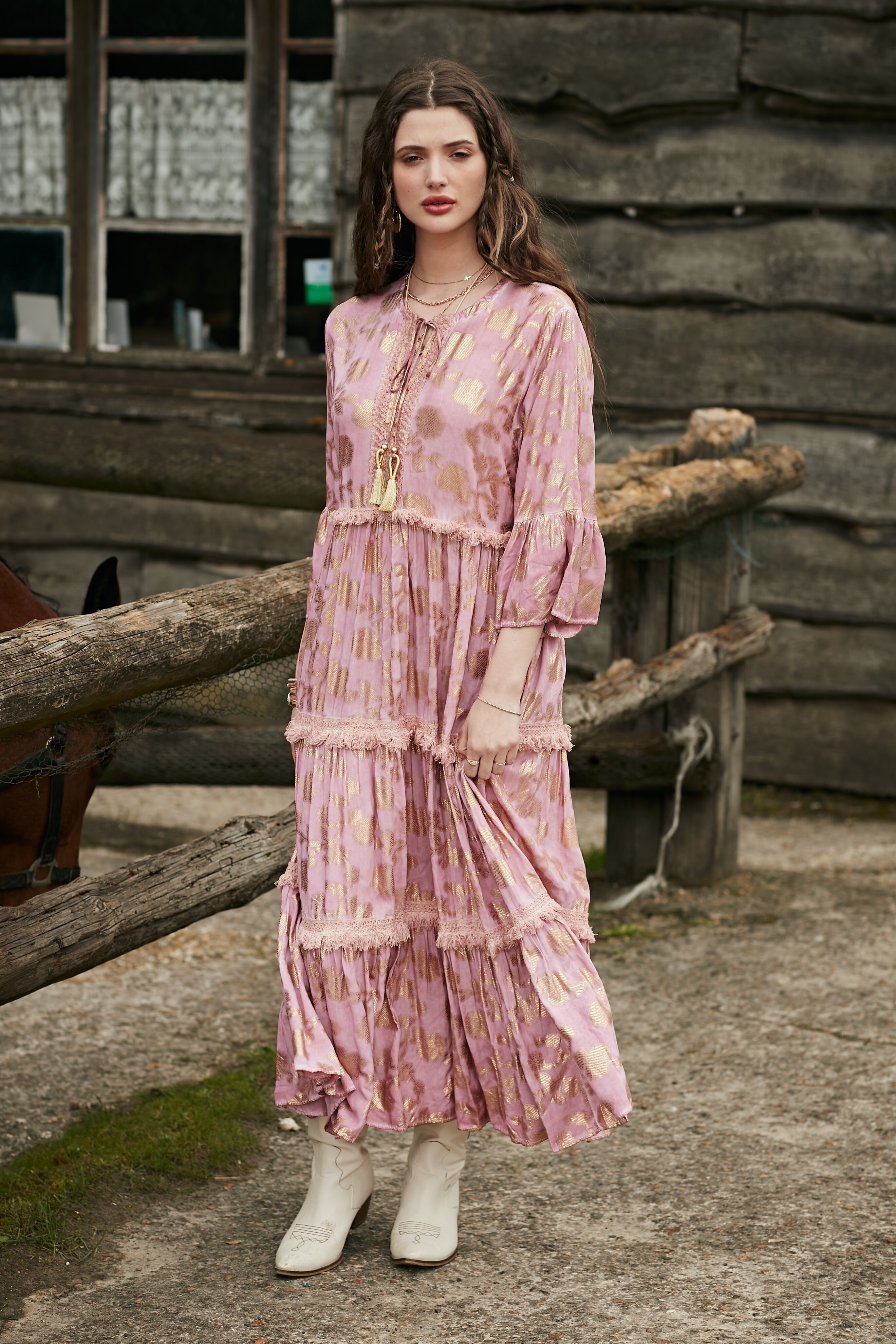 Maxi abito dalla vestibilità ampia, stampato con effetto oro, collo con cinturino