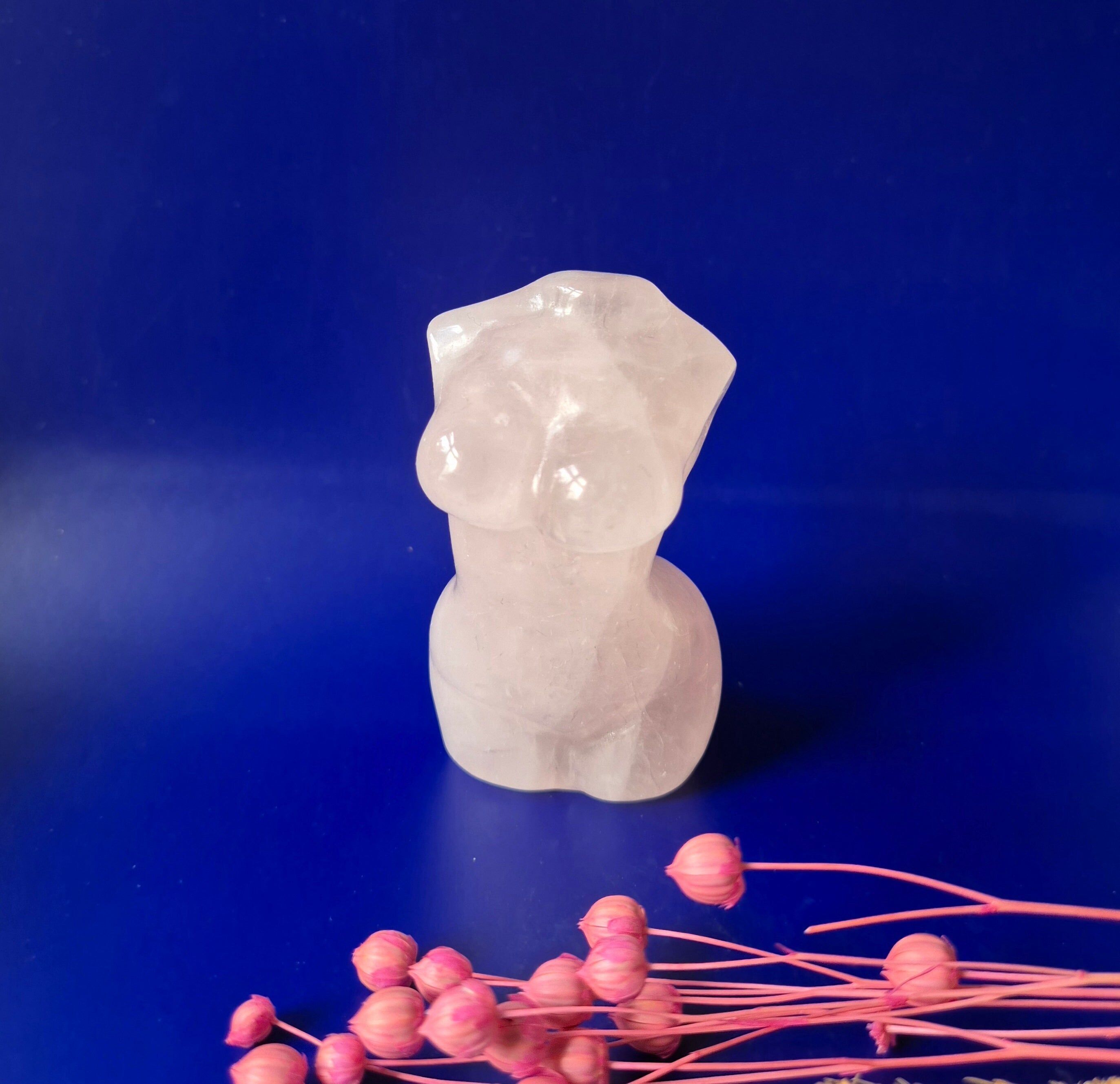 Escultura Corporal de Mujer de Cuarzo Rosa Cristal – 8cm