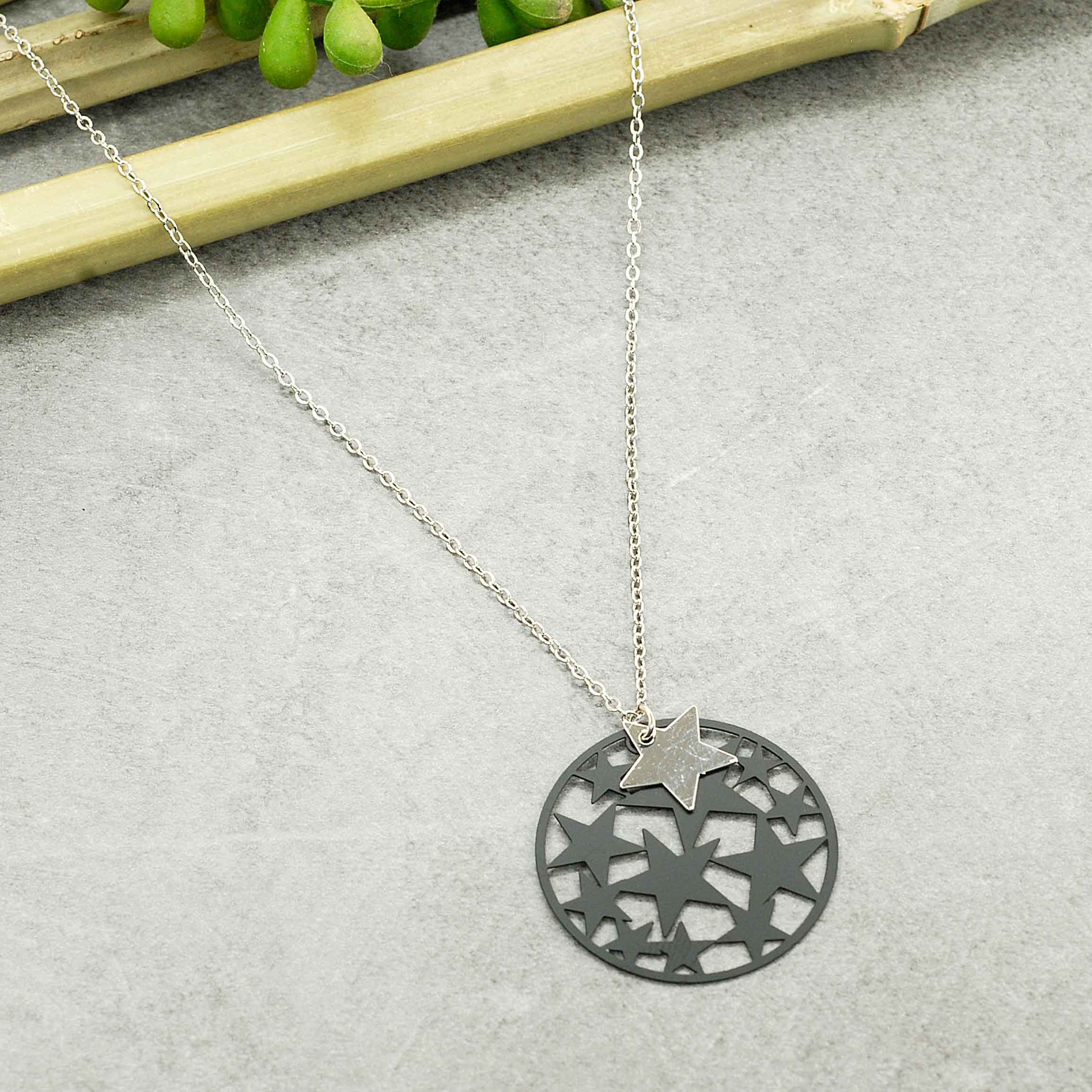 Collar BO de metal plateado y negro