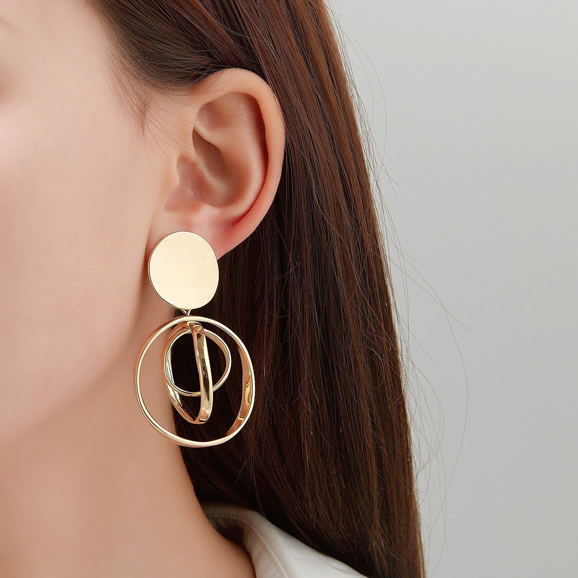 Hagne clip-on earring