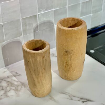 Olla de utensilios de madera envejecida