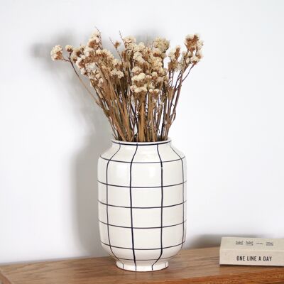 Vaso decorativo in terracotta a quadretti bianchi e neri