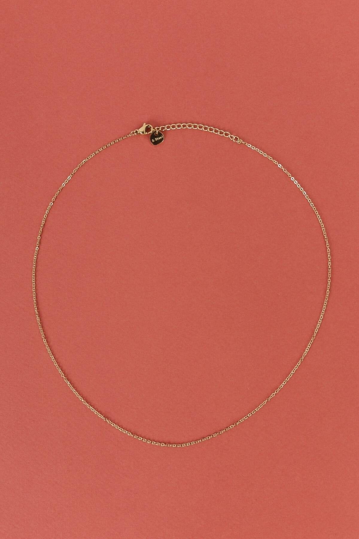 Collana a catena dorata fine