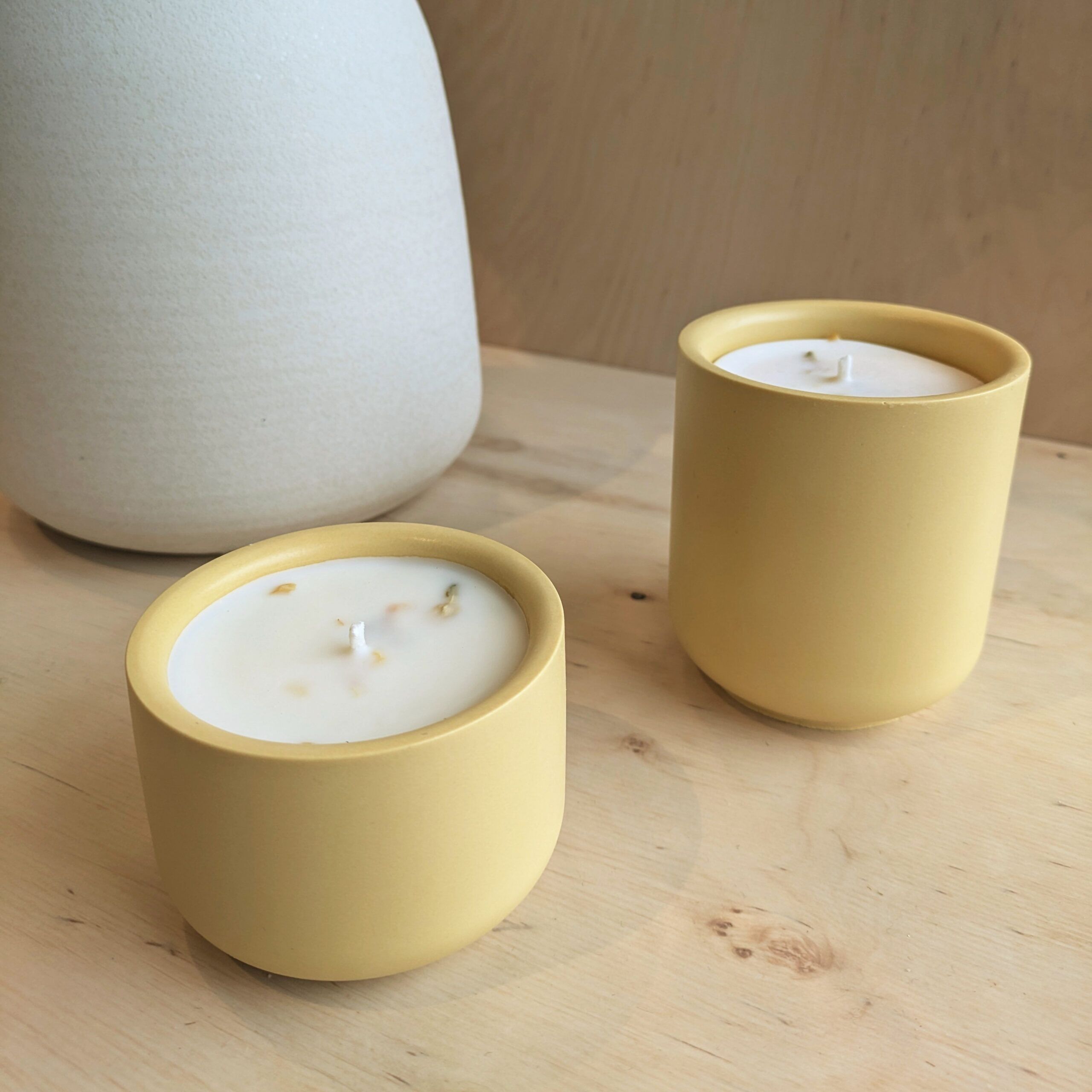 Candela in legno d'arancio naturale