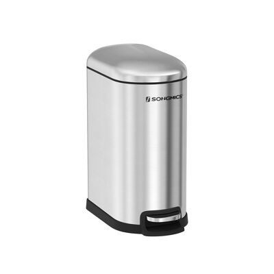 Slim waste bin with foot pedal