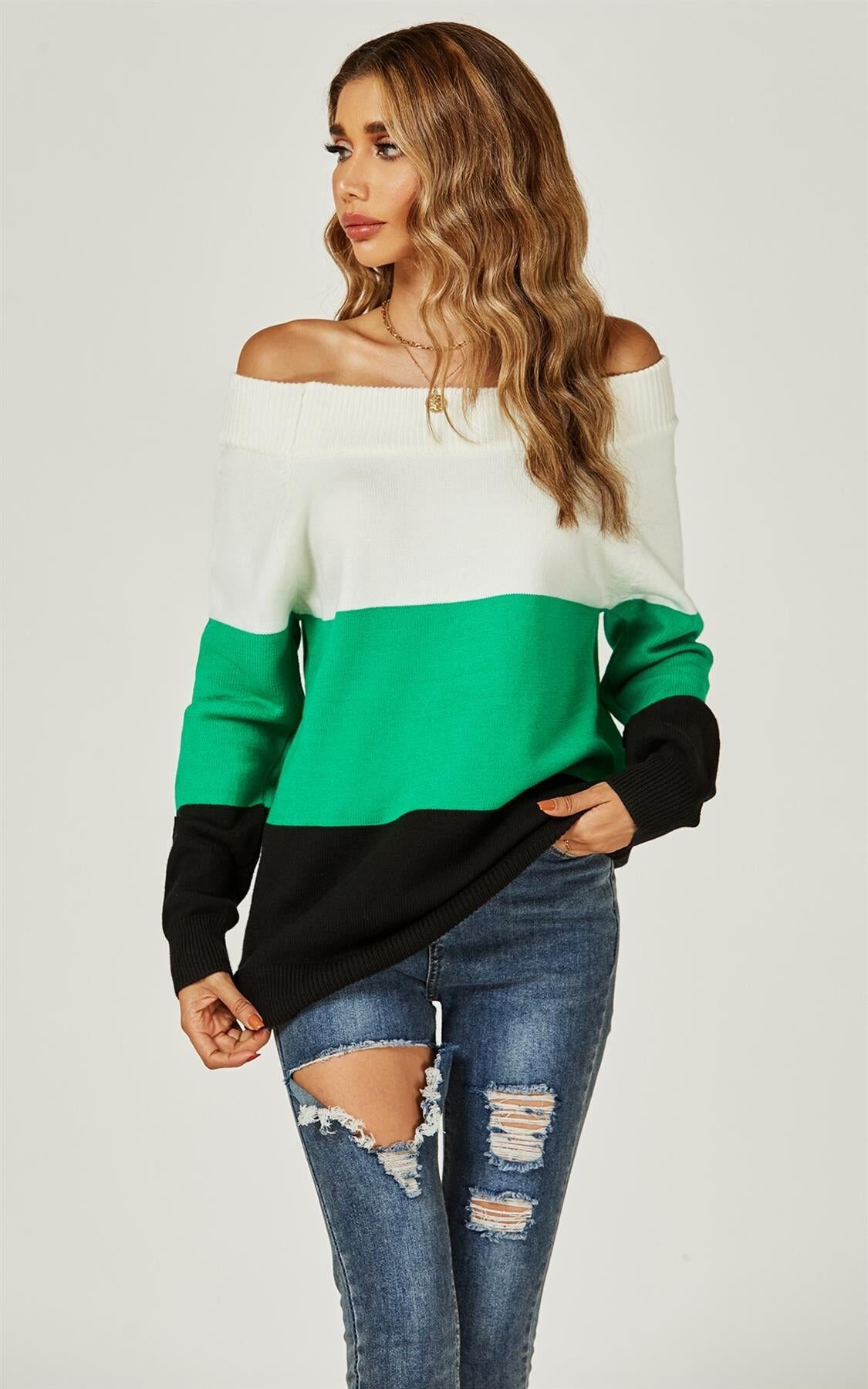 Top in maglia rilassata con spalle scoperte a blocchi di colore verde, bianco e nero