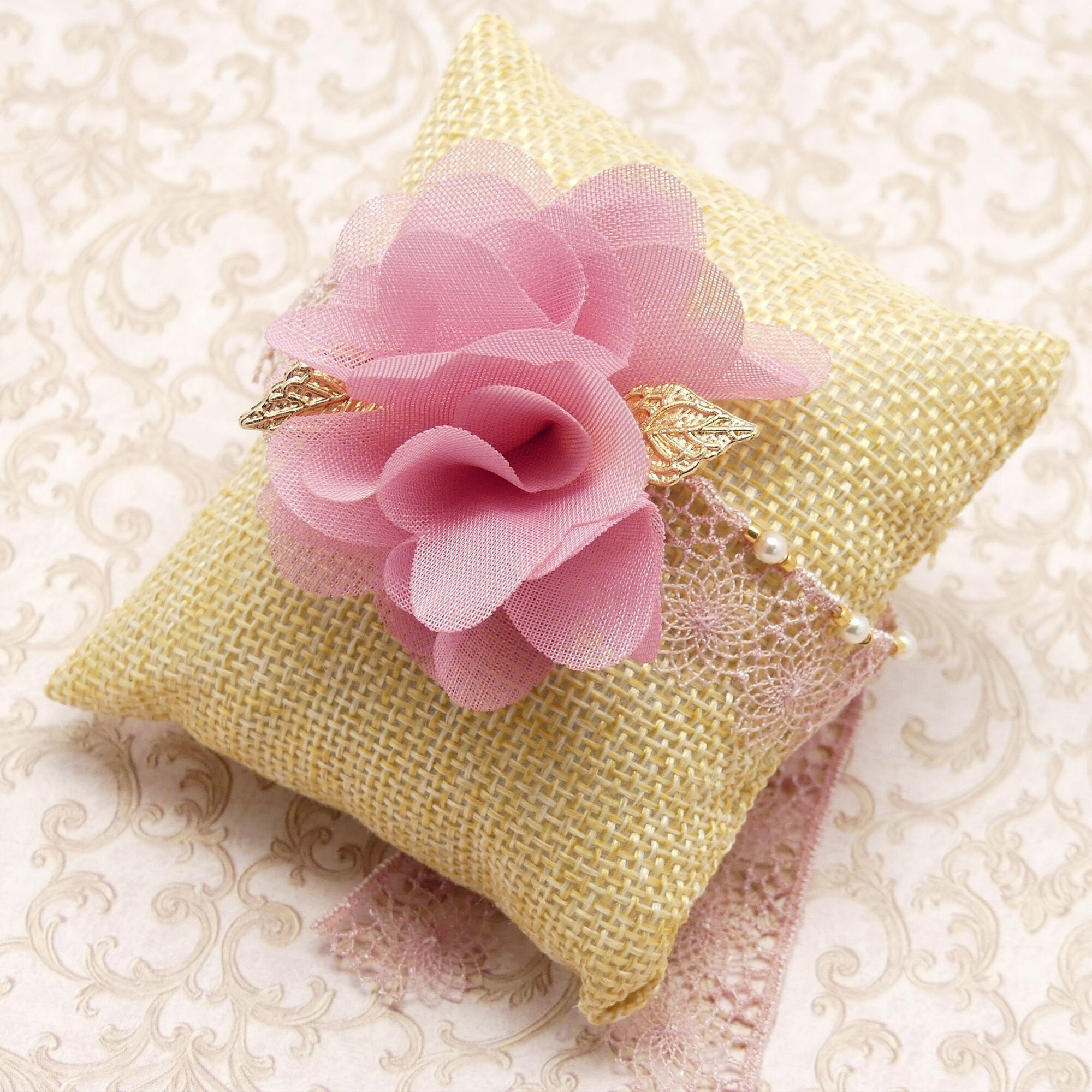 Bracciale annodato a fiori con perle Swarovski intrecciate Pezzo unico Regalo per la festa della mamma Regalo di Natale per l'insegnante