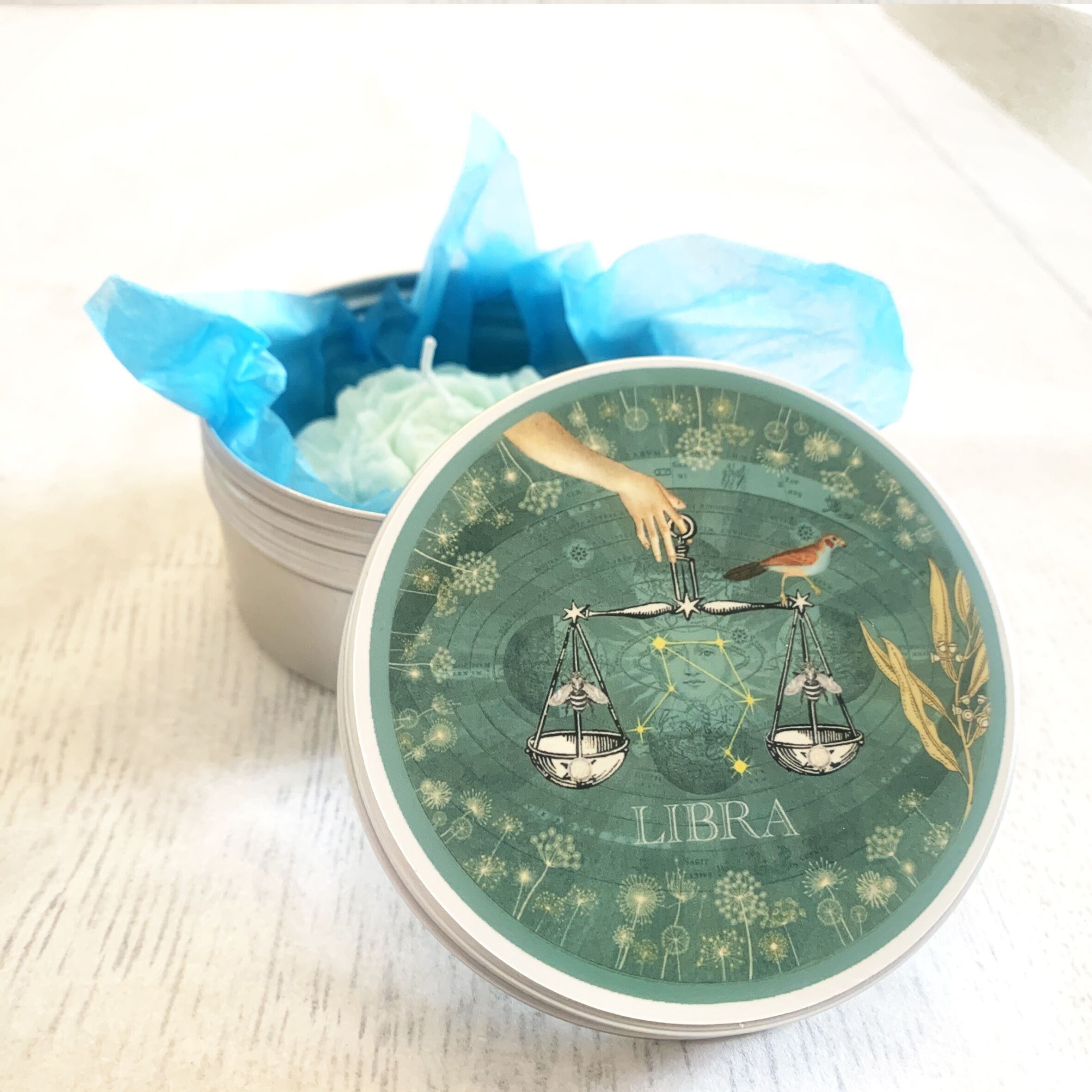 Duftkerze rund um das Astro-Thema WAAGE