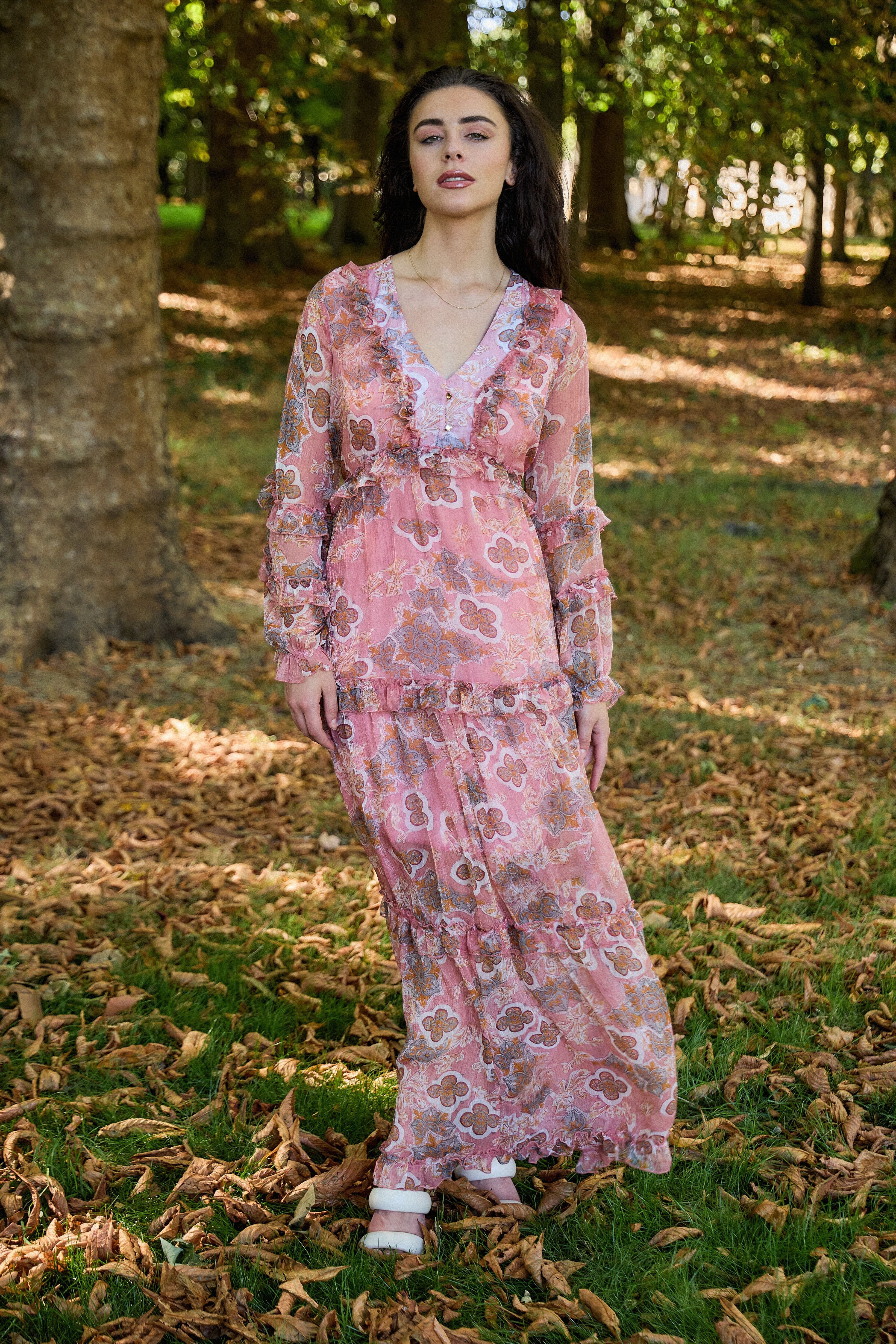 Maxi abito bohémien con volant e vaporosa stampa floreale