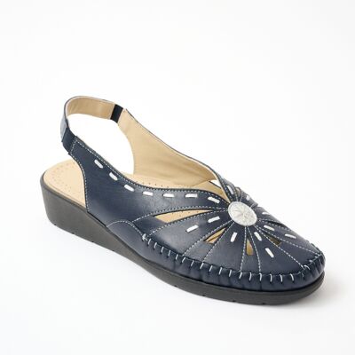 Sandalias de piel con puntera cerrada y ancho confort