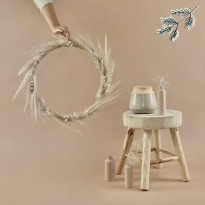 Pampas crown with dried flowers and wooden beads