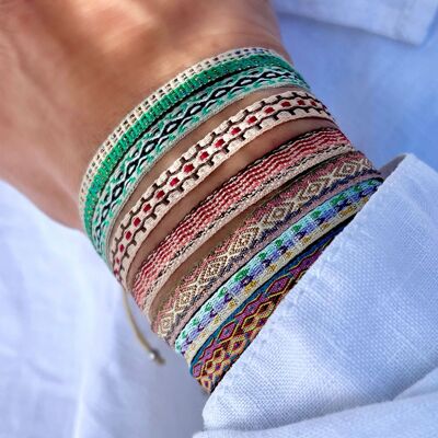 Ensemble de bracelets tissés colorés
