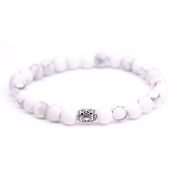 Lilie weißer Howlith