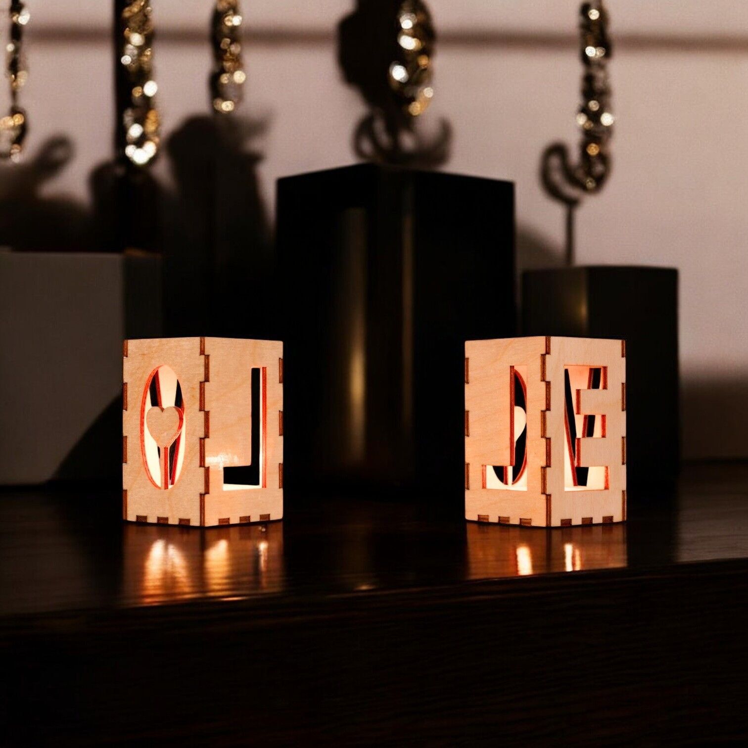 Set mit 2 Teelichthaltern aus Holz – LOVE