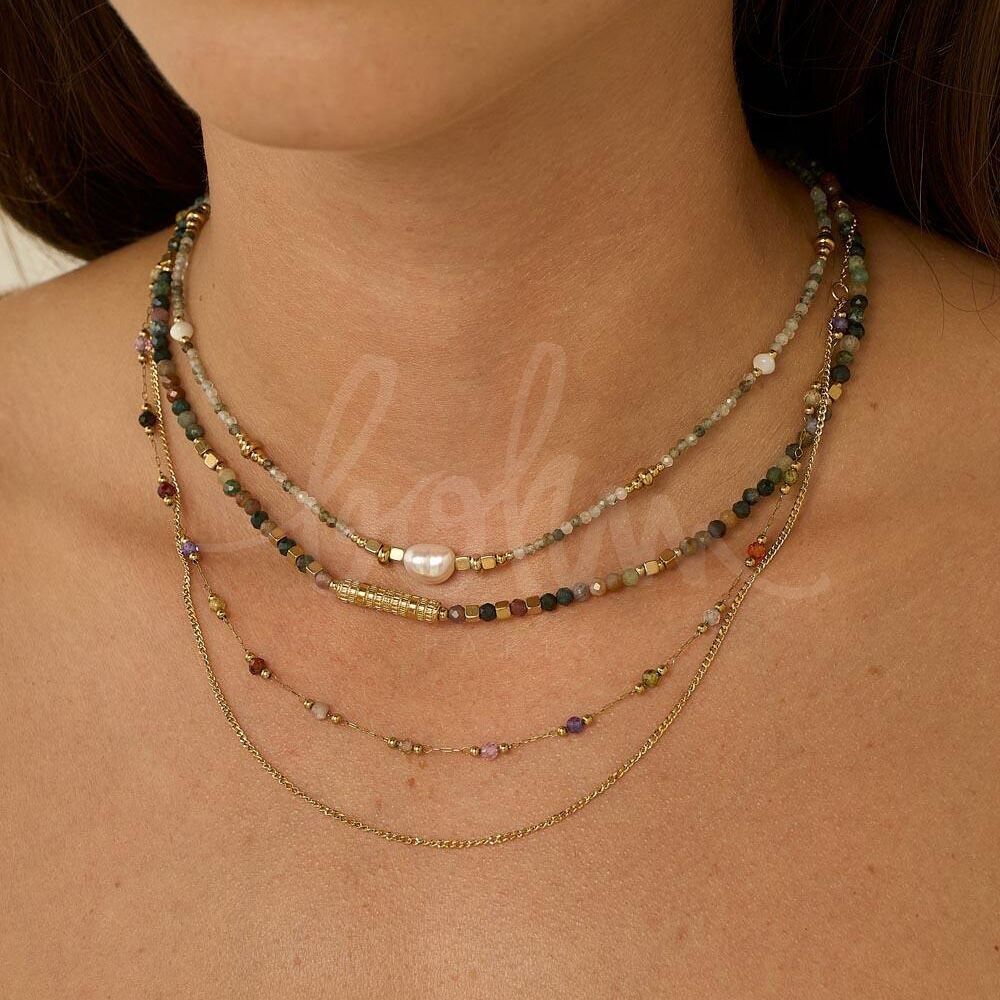 Renay-Halskette – auf Draht, gestreiftem Zylinder und Natursteinen