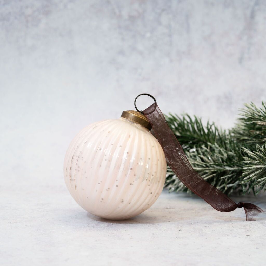 Decorazione a forma di palla a coste in vetro Alba da 3"