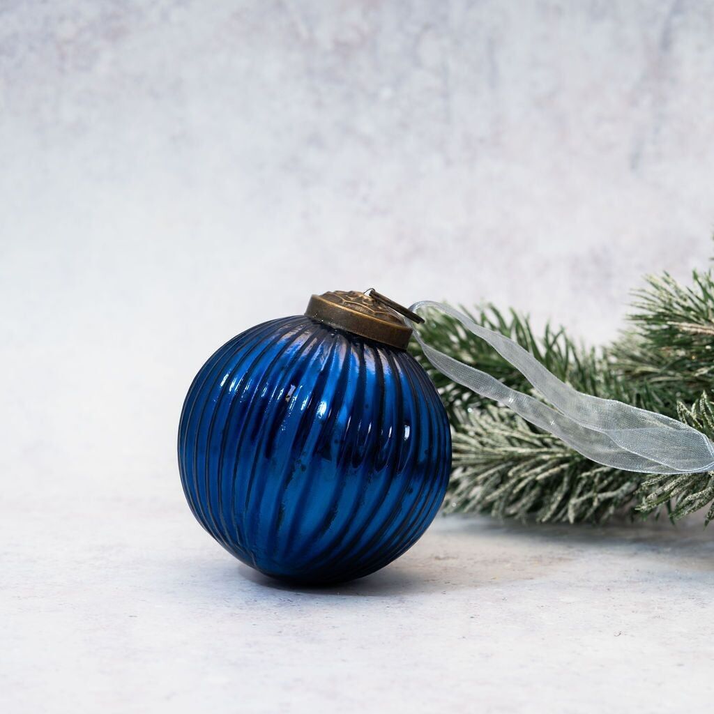 Decorazione a forma di palla in vetro rigata Old Navy da 3"