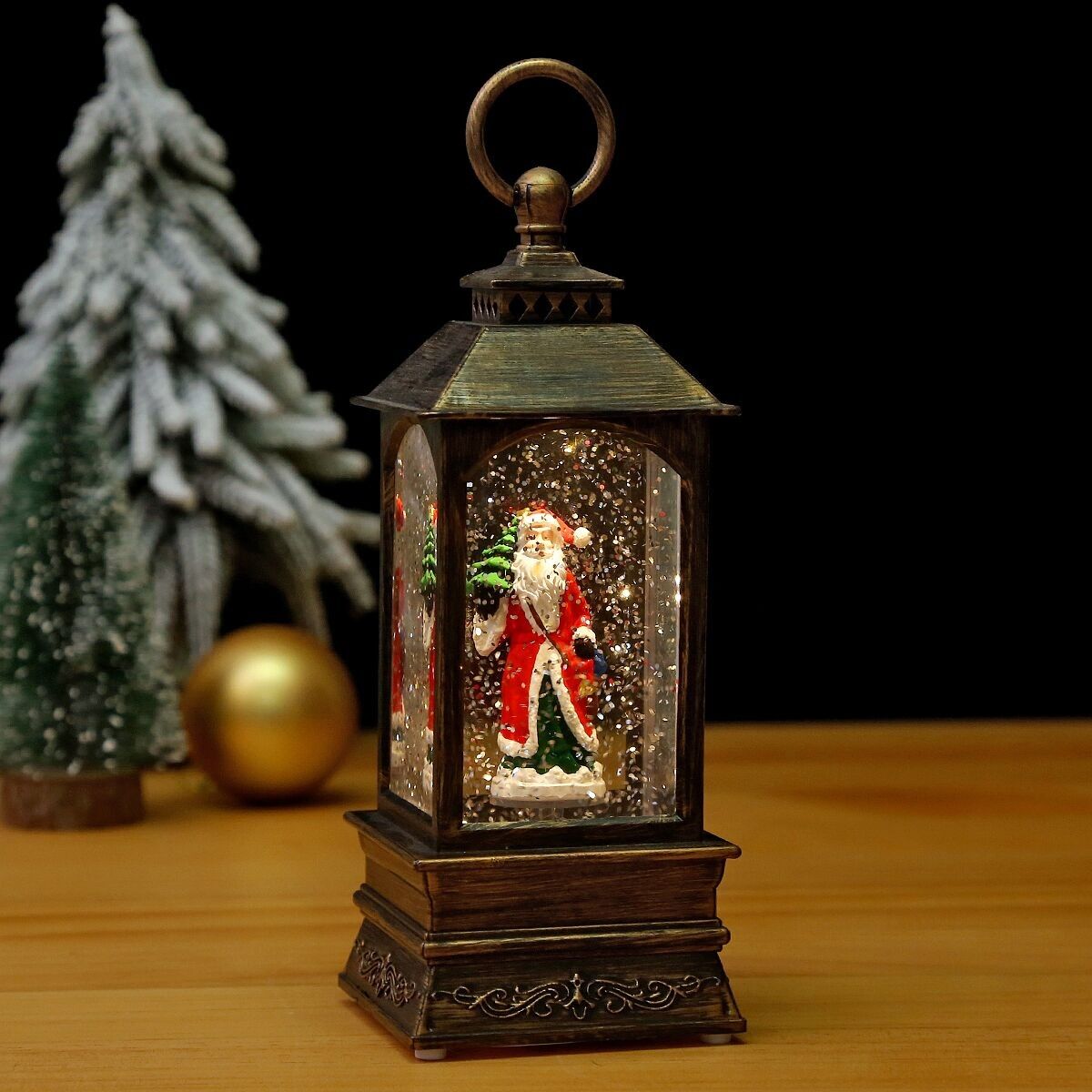 Farol navideño de metal con Papá Noel Tamaño: 10x10x27cm LM-964A