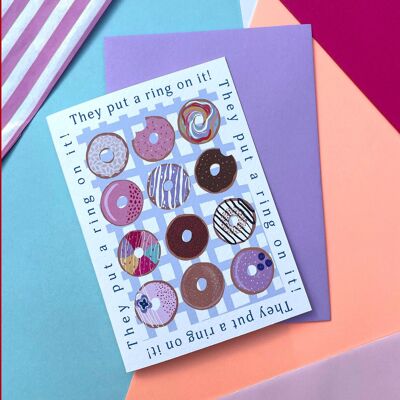 ¡Le pusieron un anillo!Tarjeta de compromiso con forma de donut