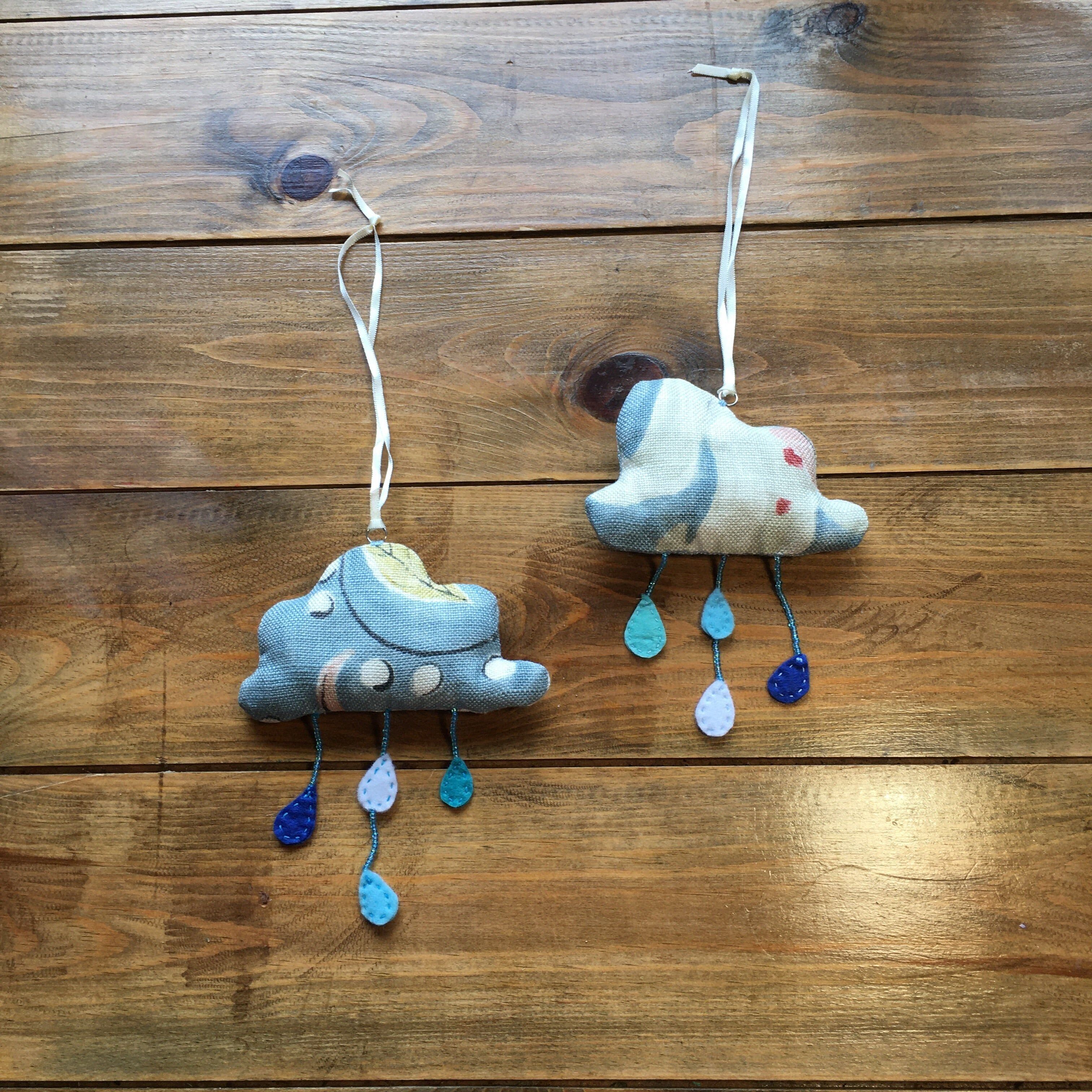 Decorazioni floreali Raincloud fatte a mano