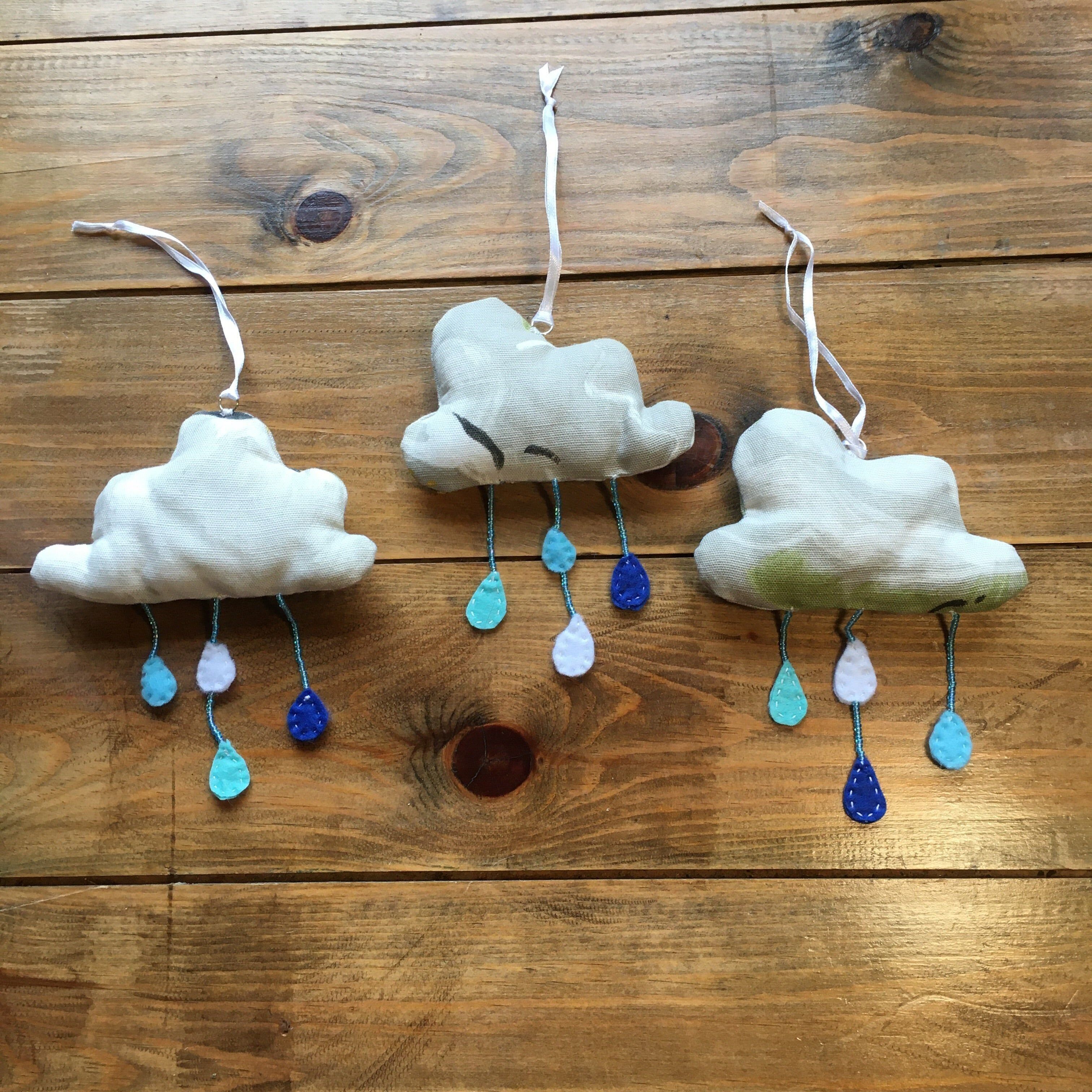 Decorazioni floreali Raincloud fatte a mano