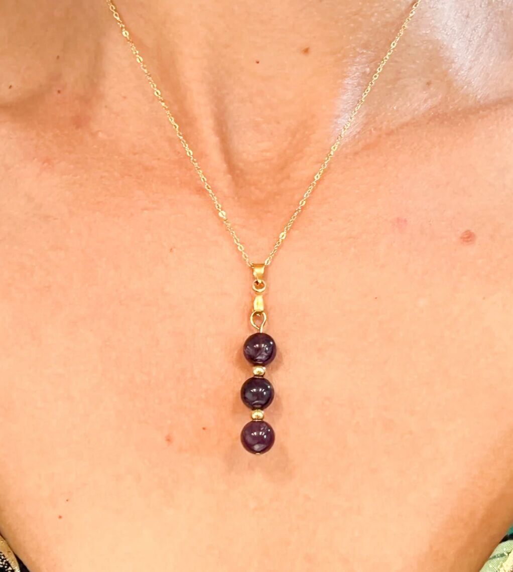 Gold Stainless Steel Necklace with Amethyst: Elegance and Refinement