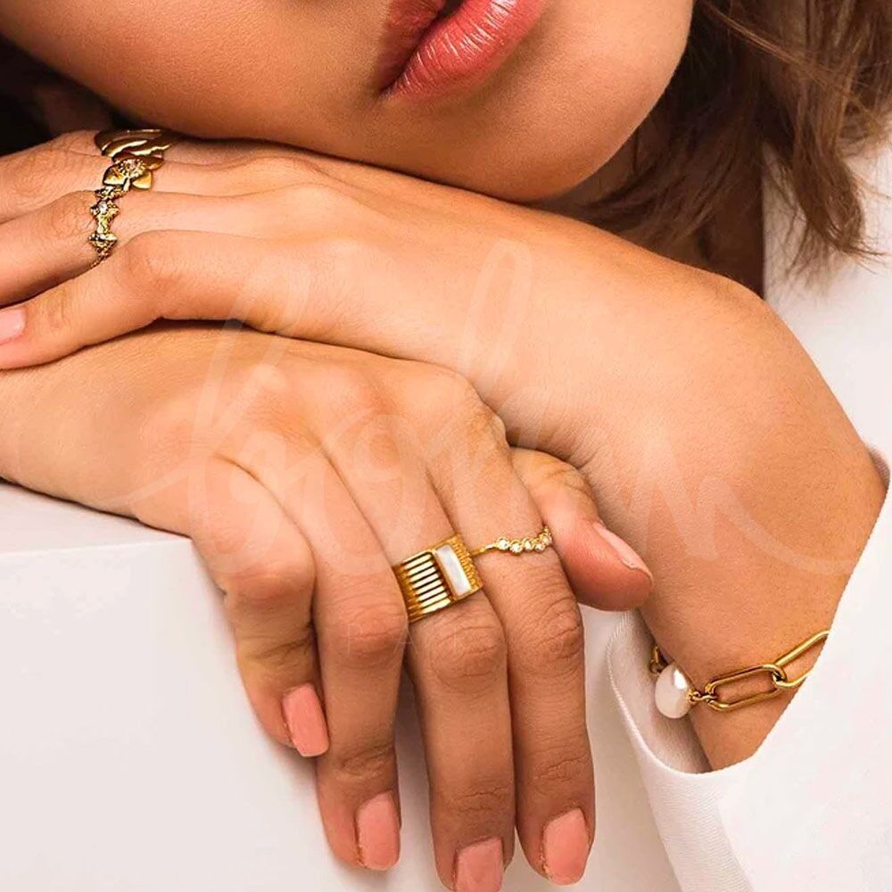 Miza-Ring – Linie aus Edelstahl und Strass