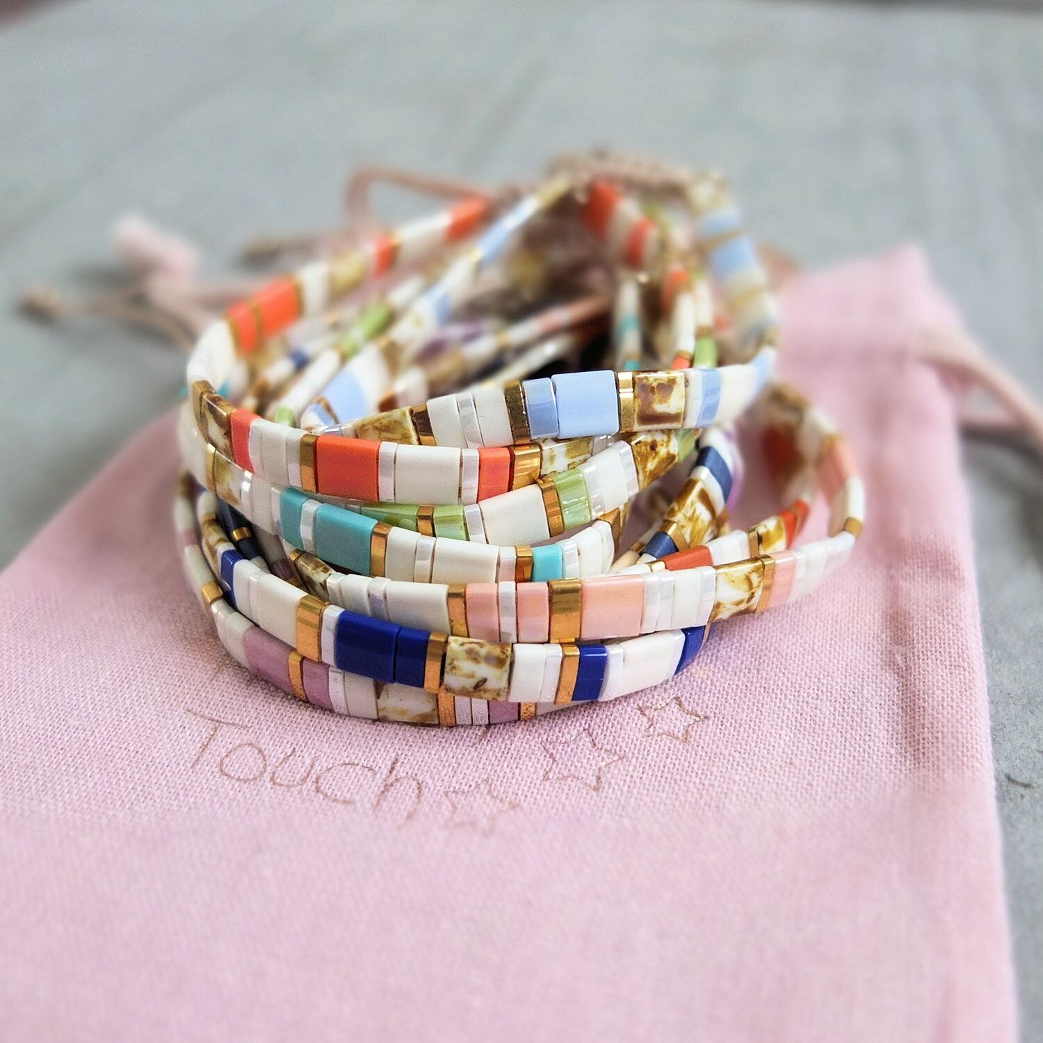 Zweifarbiges Tilas-Armband