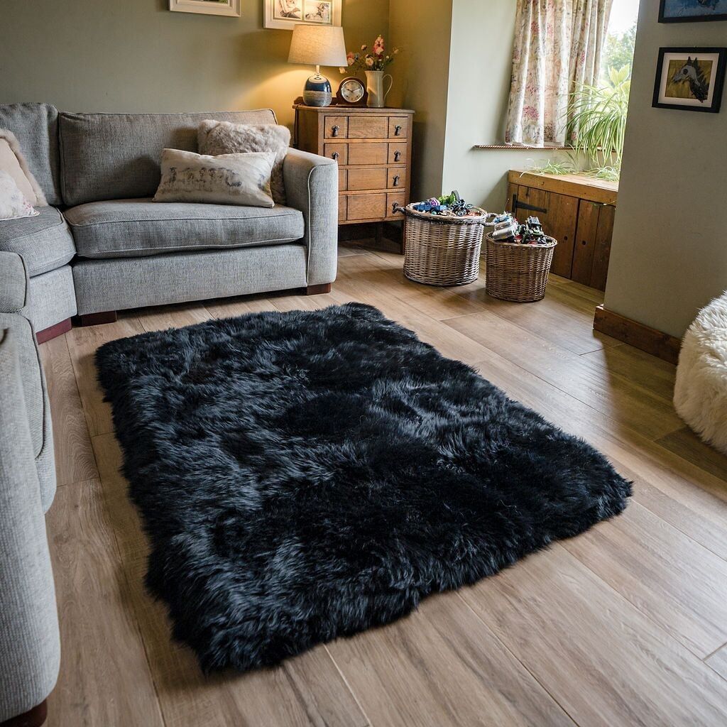 Tappeto in pelle di pecora foderato rettangolare nero 140x200cm