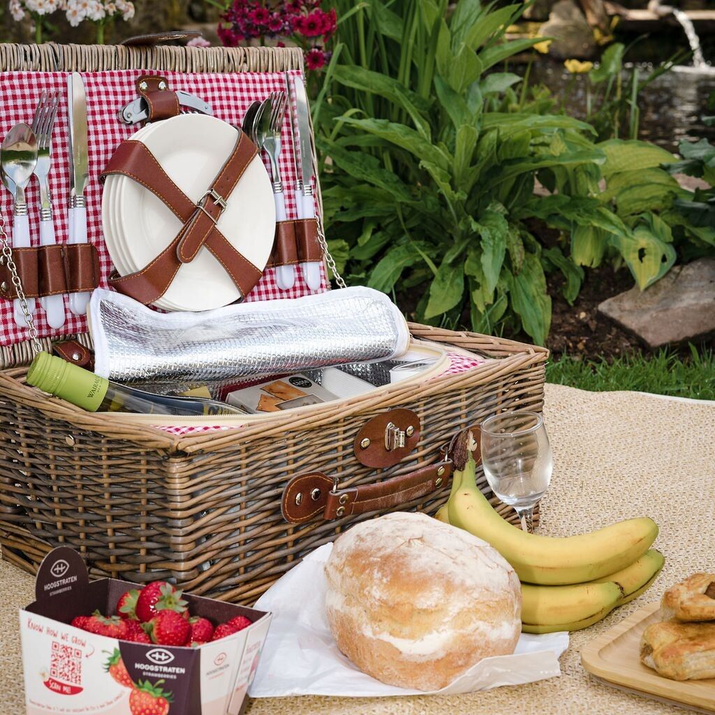 Cestino da picnic deluxe in vimini rosso a quadretti per 4 persone