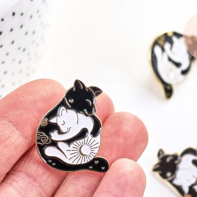 Broche pins chat noir & blanc Ying Yang mystique doré émail noir,broche dorée, décoration veste, 30x25mm,x1 G5553