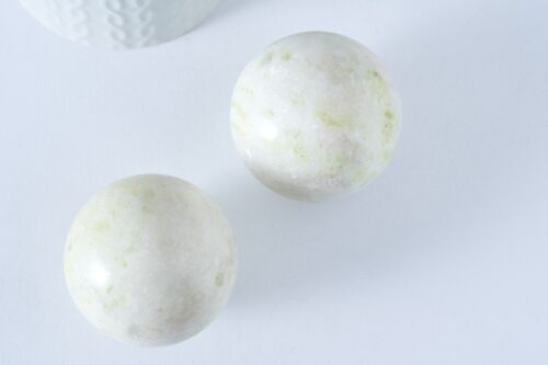 Pierre boule jade jaune naturel 47-50mm, pierre lithotthérapie décoration de la maison, x1, G6705