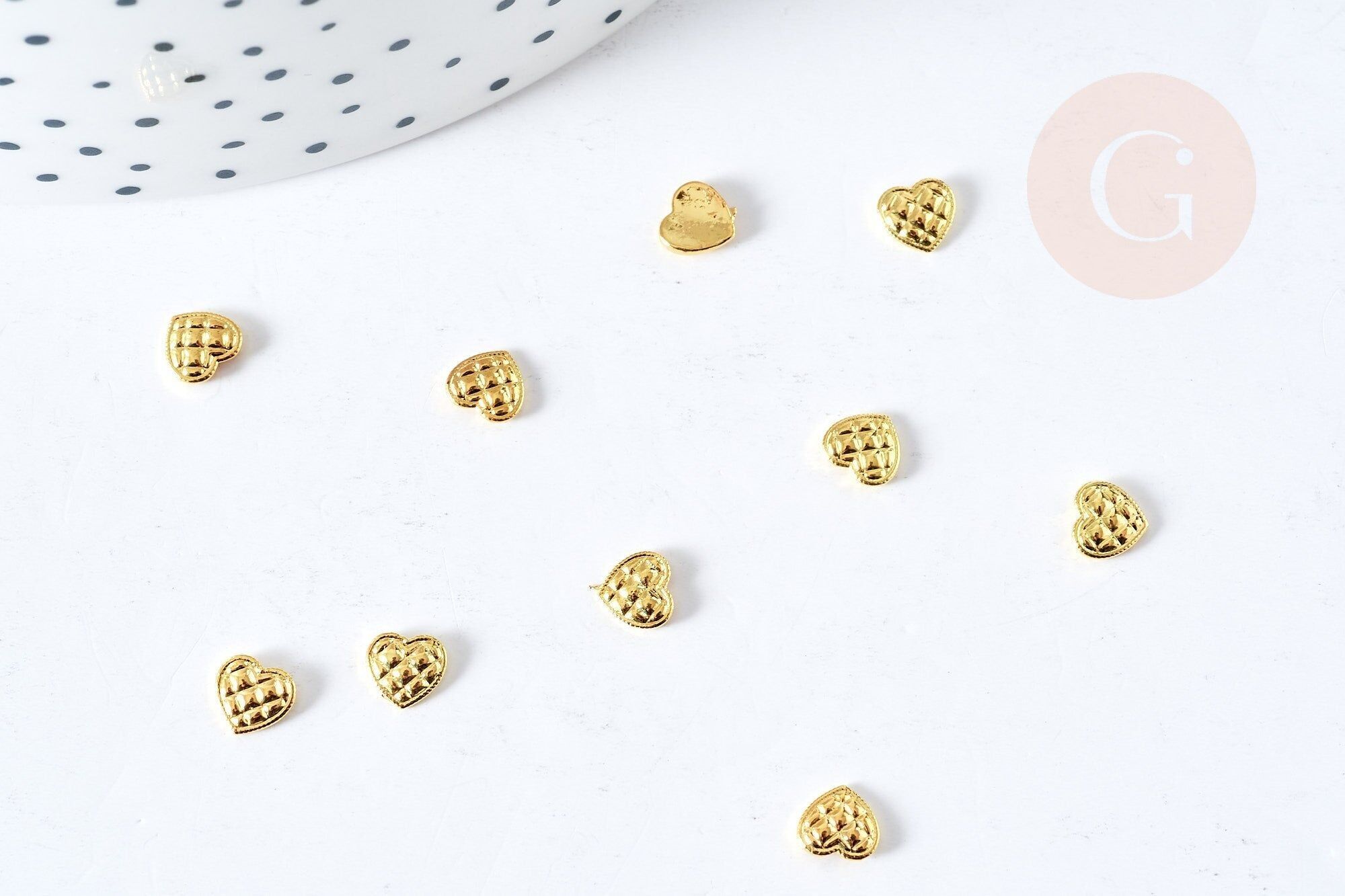 Ciondolo in colla a forma di cuore testurizzato in zama dorata.5 mm, tema amore e amicizia, accessori per attaccare decorazioni di pietre e gioielli, x10 G8524