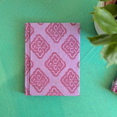 Libreta tipo diario Lokta A6 con estampado floral, color morado