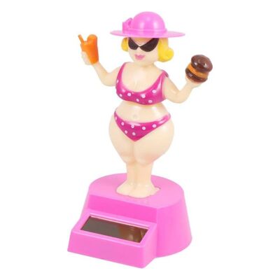 Chica bailando en bikini con energía solar