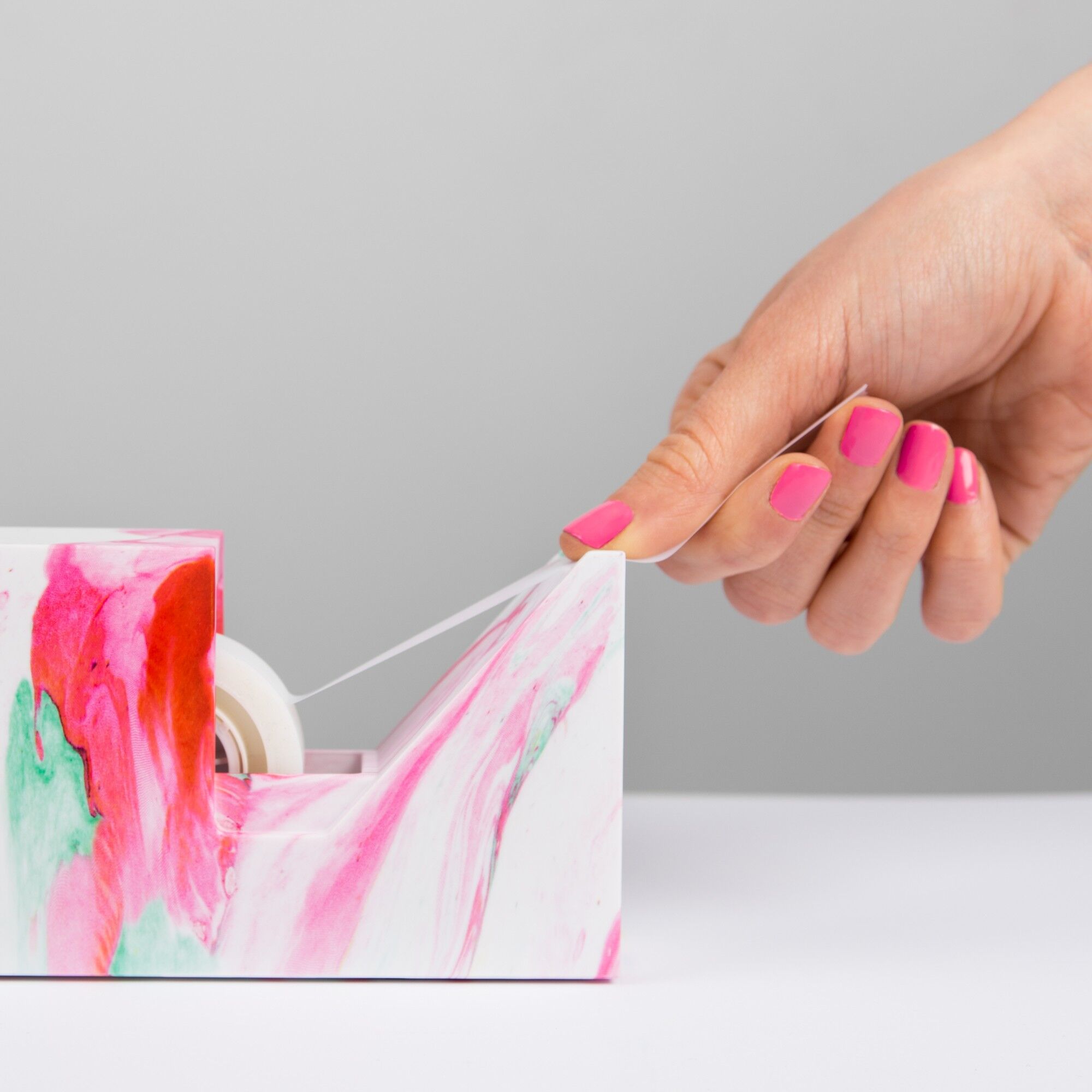 Distributore di nastro di marmo