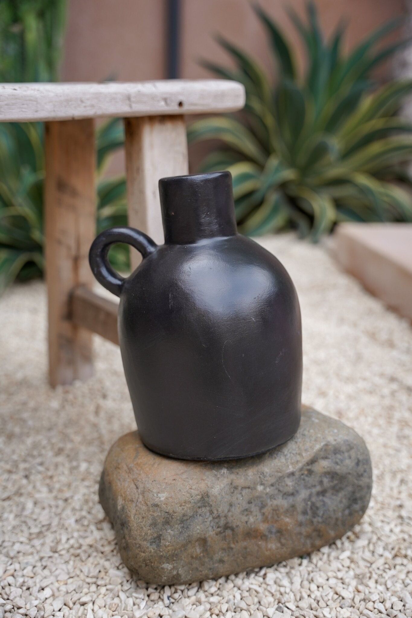 Il classico vaso in terracotta - Nero - Scimmia hippie - 2024