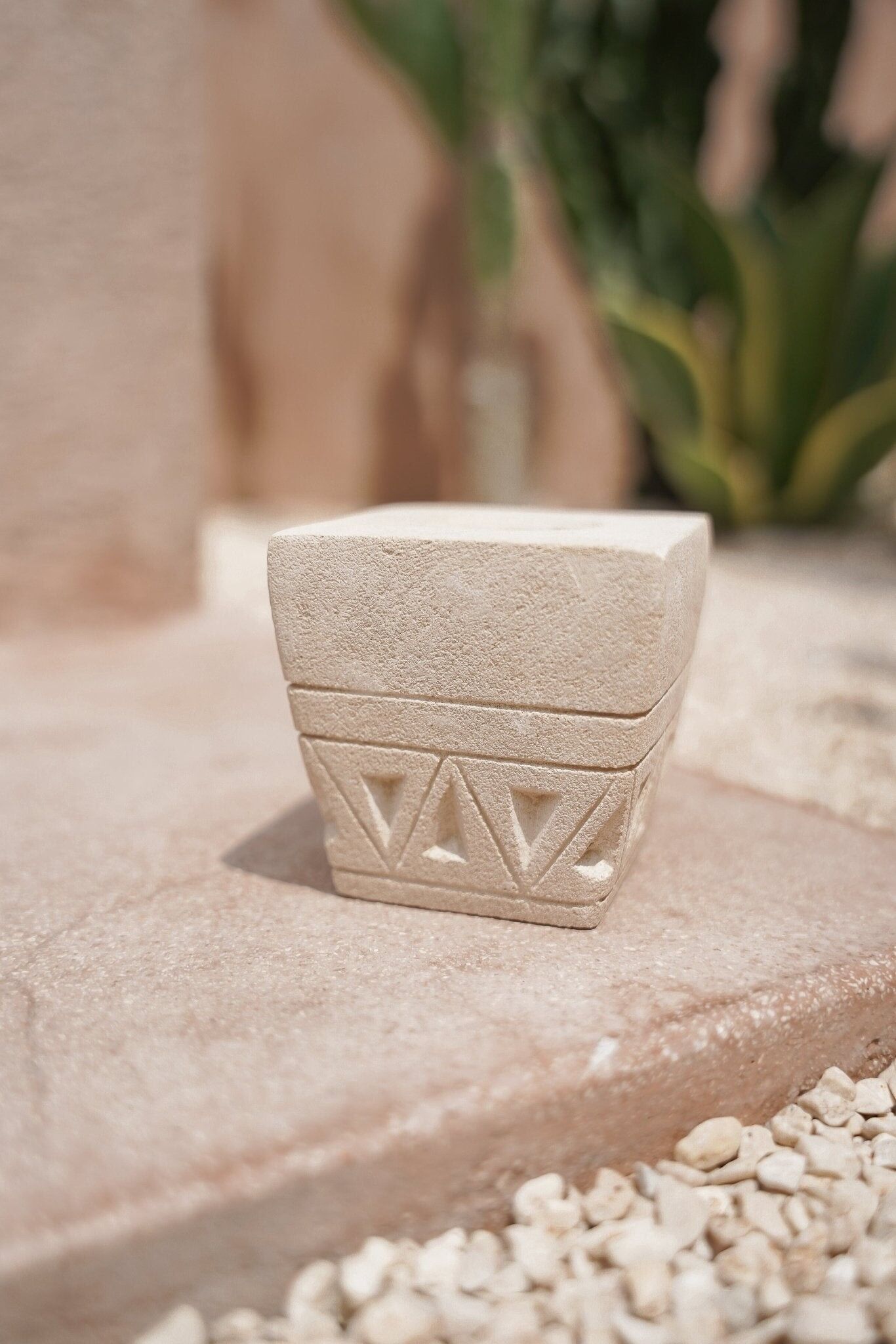 Il portacandele in pietra – Scimmia hippie - 2024