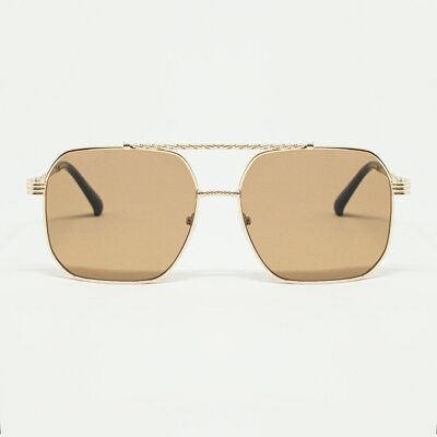 Gafas de sol con montura cuadrada dorada y lentes marrones