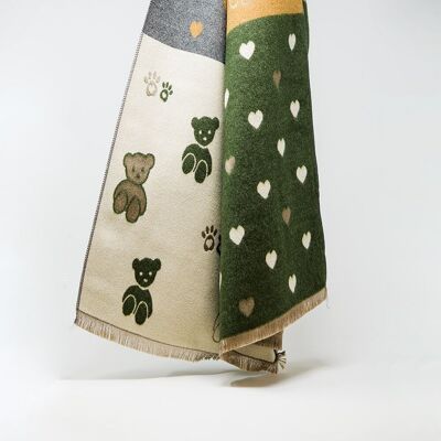 Bufanda de punto con estampado de osito y corazón en color verde