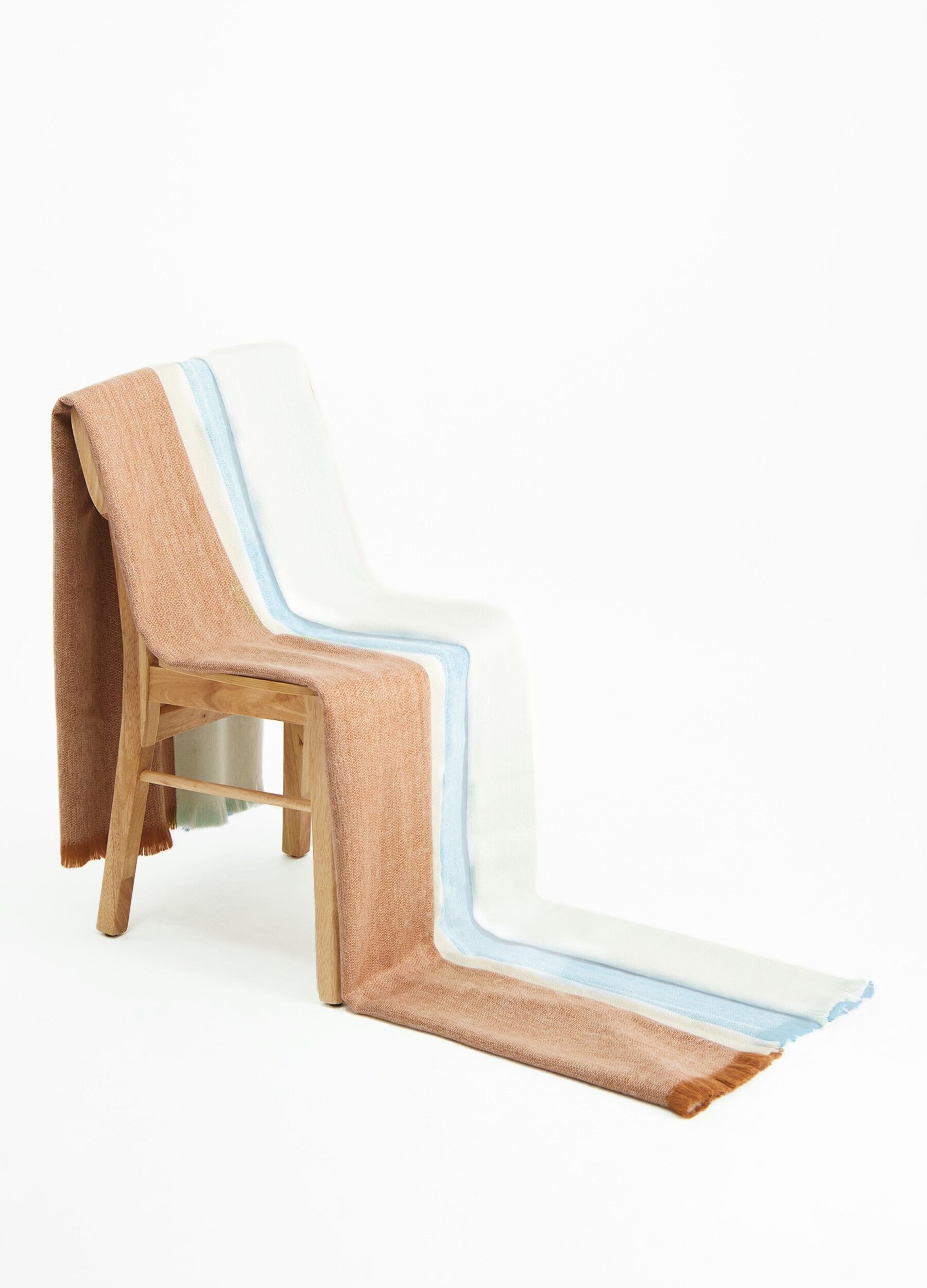 Plaid a righe azzurro cielo e colori naturali