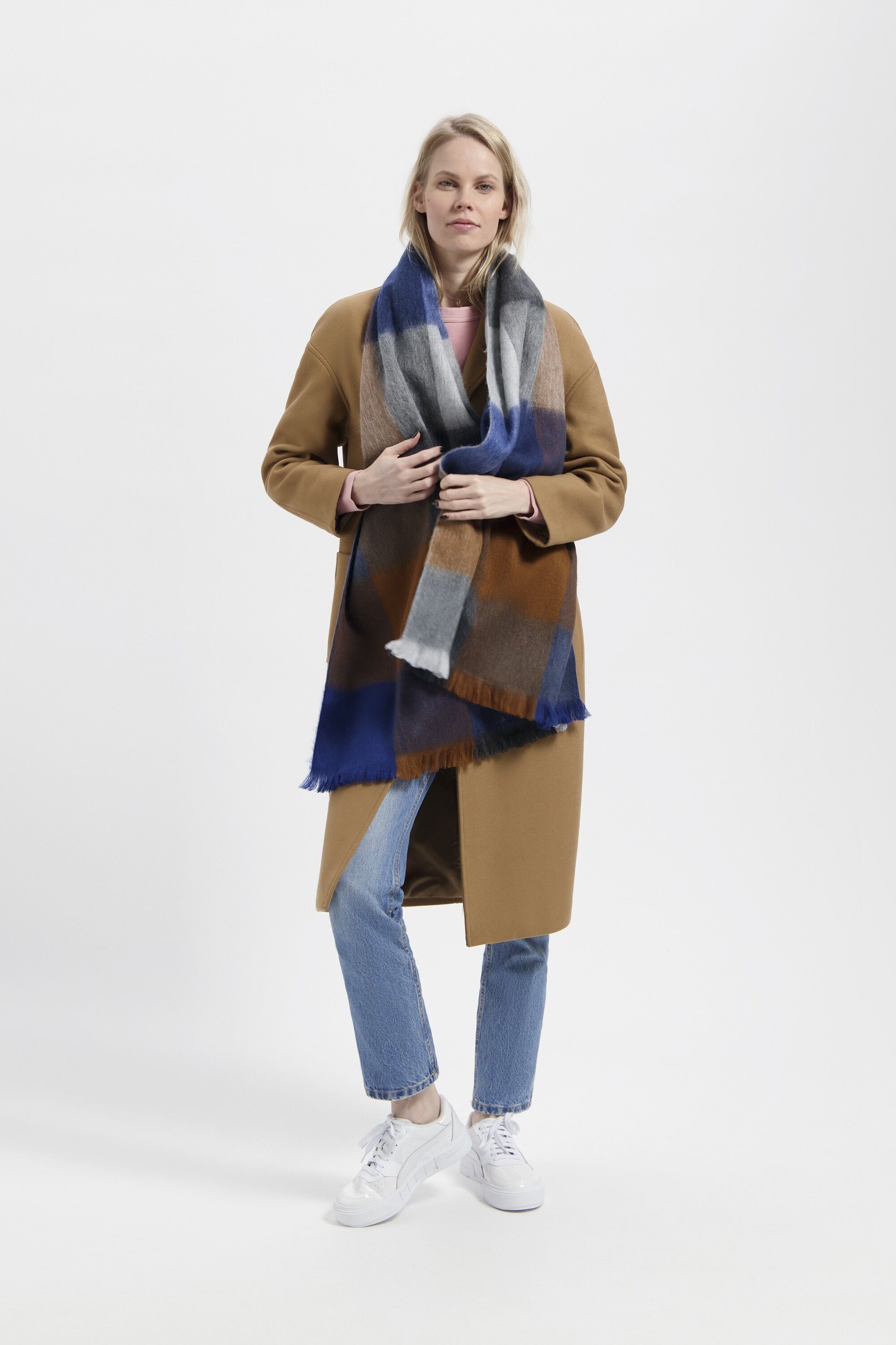 Bufanda Bloqueada Azul Cobalto, Camel y Naturales