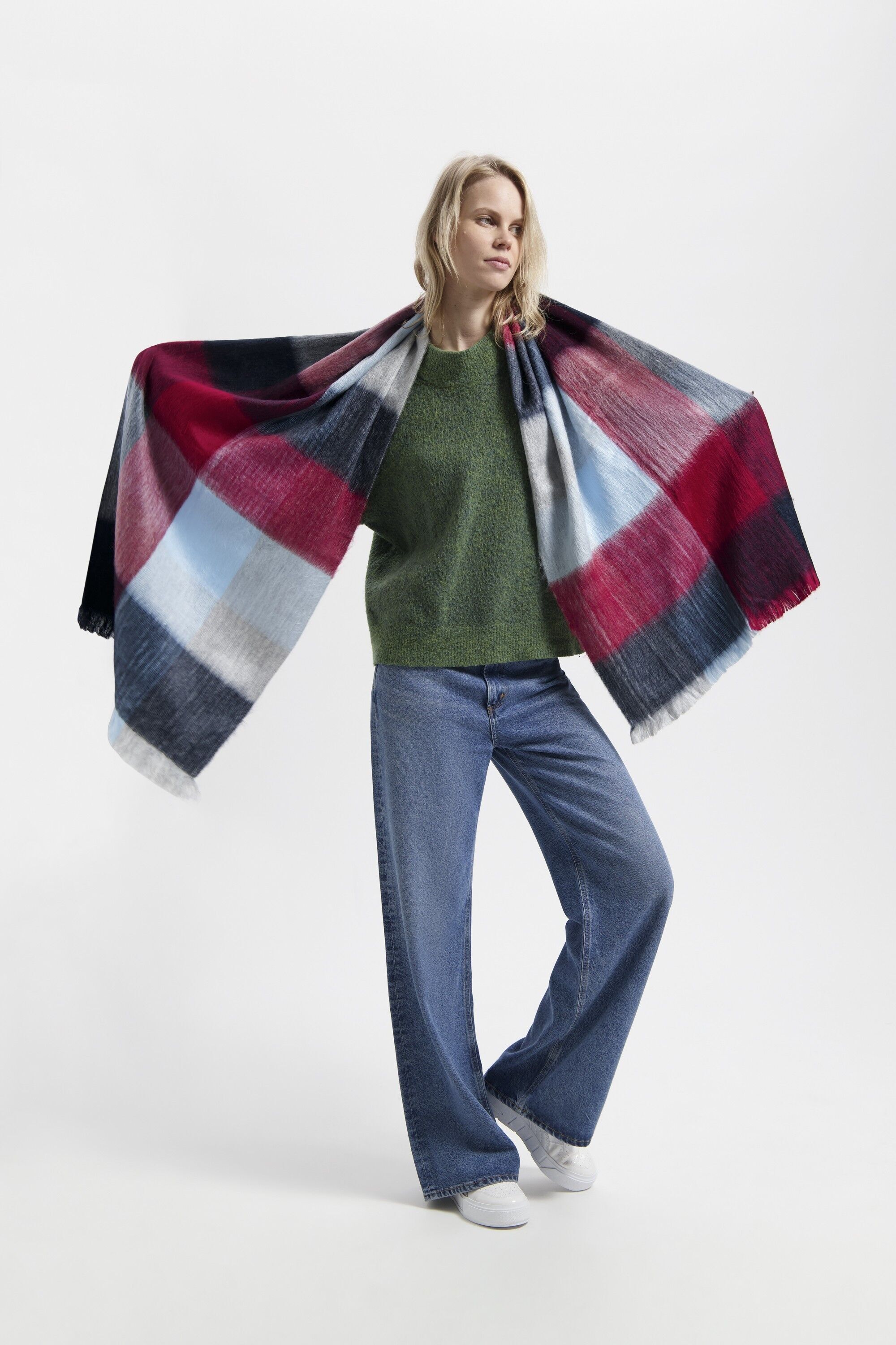 Bufanda Bloqueada Rojo Rubí, Azul y Gris