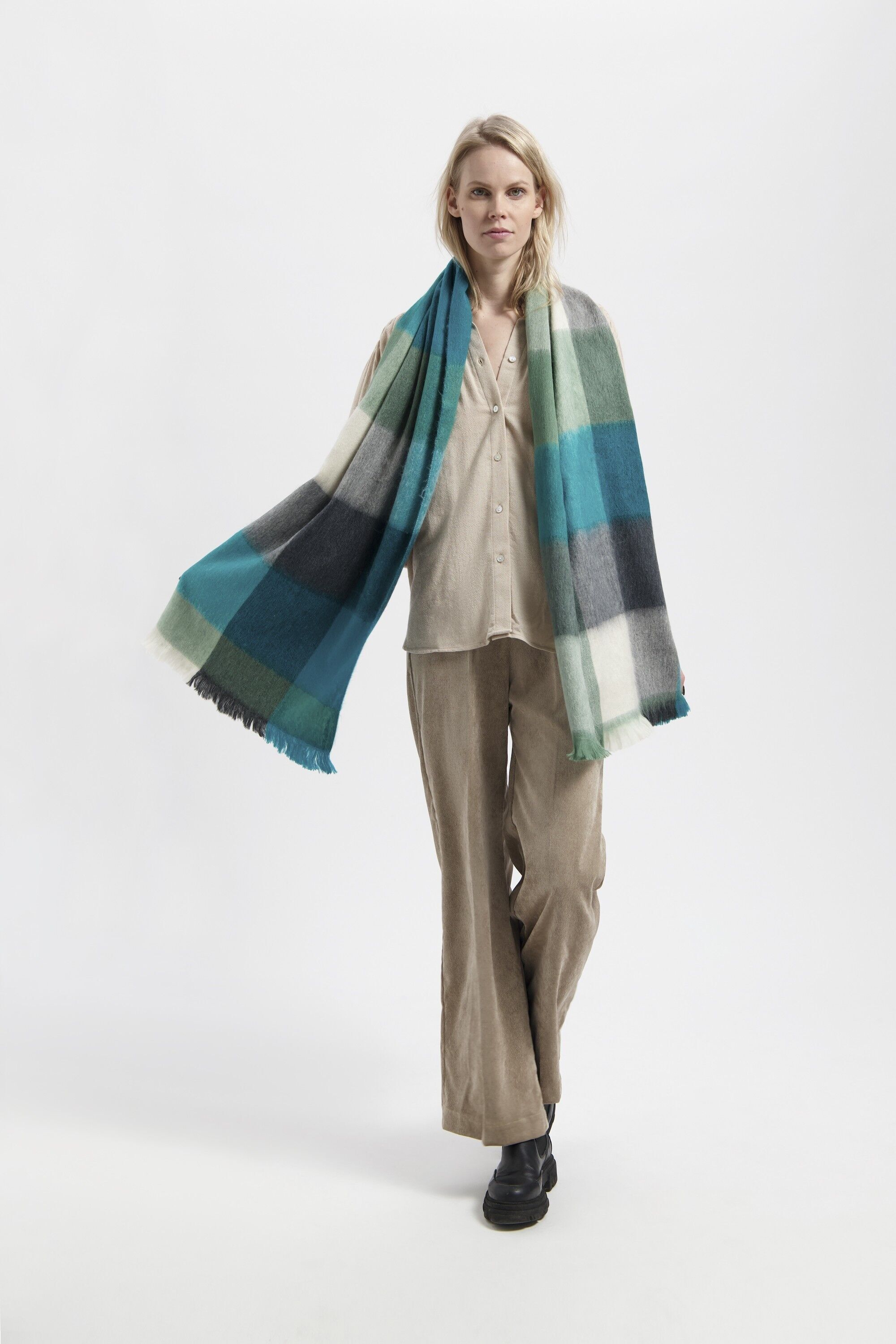 Bufanda bloqueada en esmeralda, turquesa y naturales