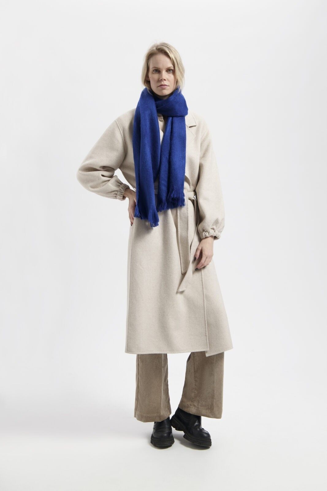 Bufanda fina azul cobalto