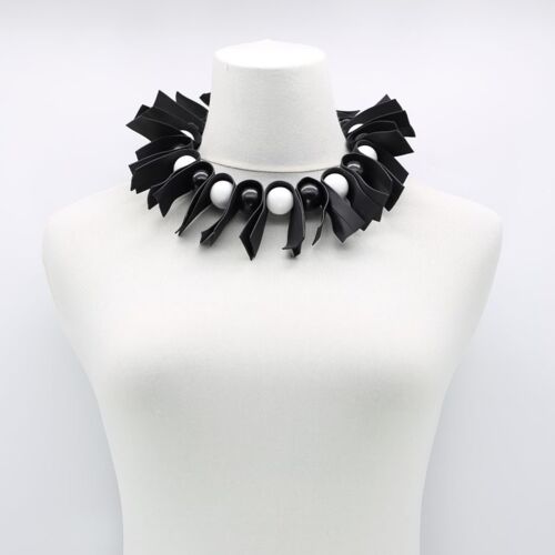 U-shaped Leatherette & Round Beads Necklace - Duo - Black/White