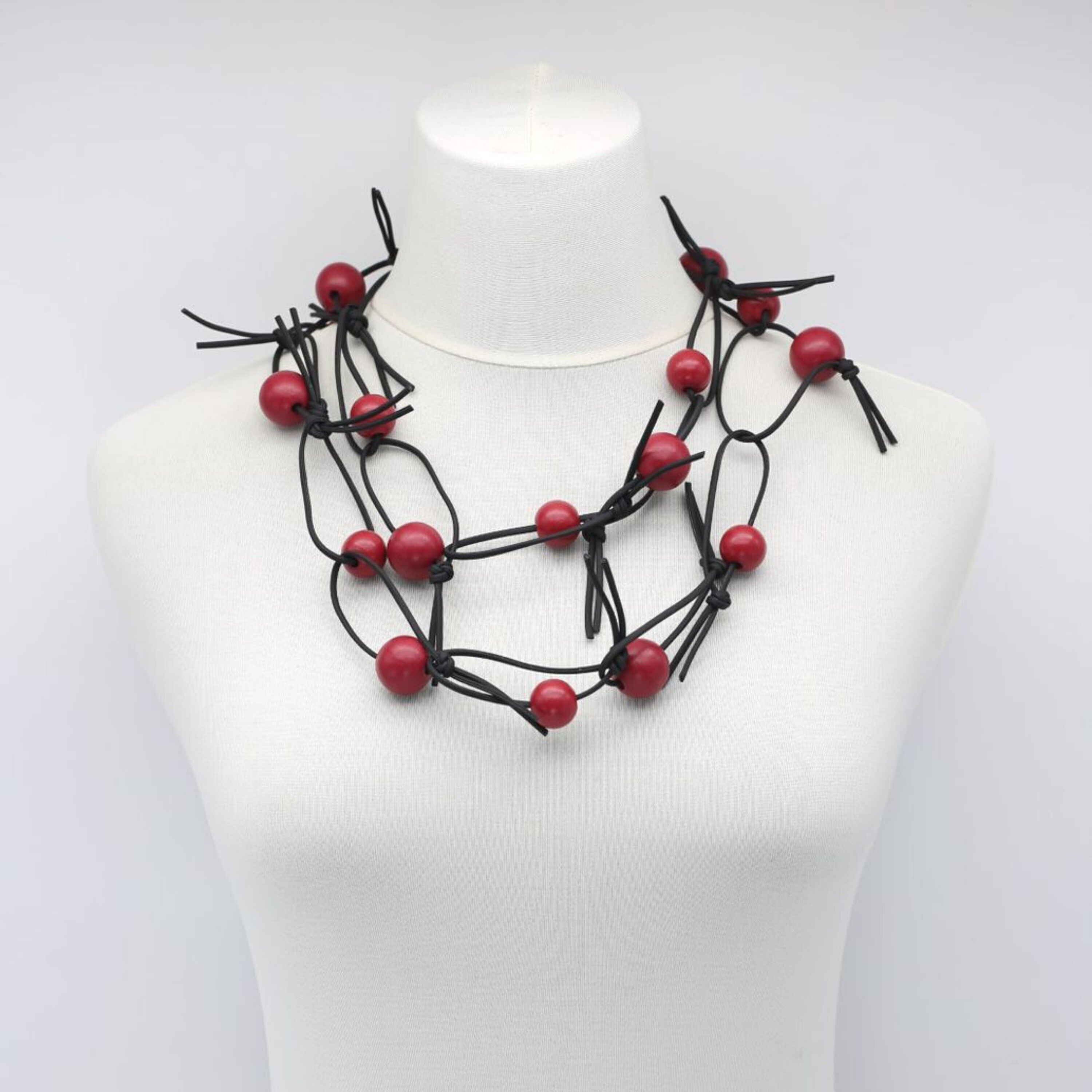 Collana con perline rotonde su catena in similpelle - Borgogna